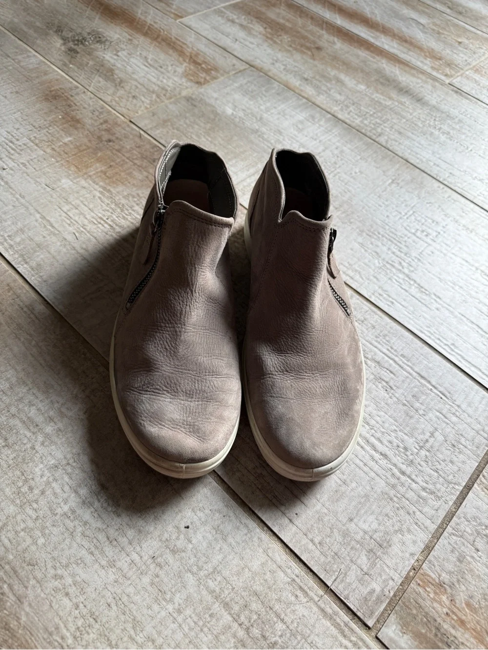 ECCO Women's Nubuck Side-Zip Bootie